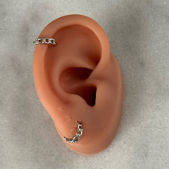 Silver Chain Link Small Huggie Hoop Earrings 

Brand New

Stainless Steel - Picture 2 of 5